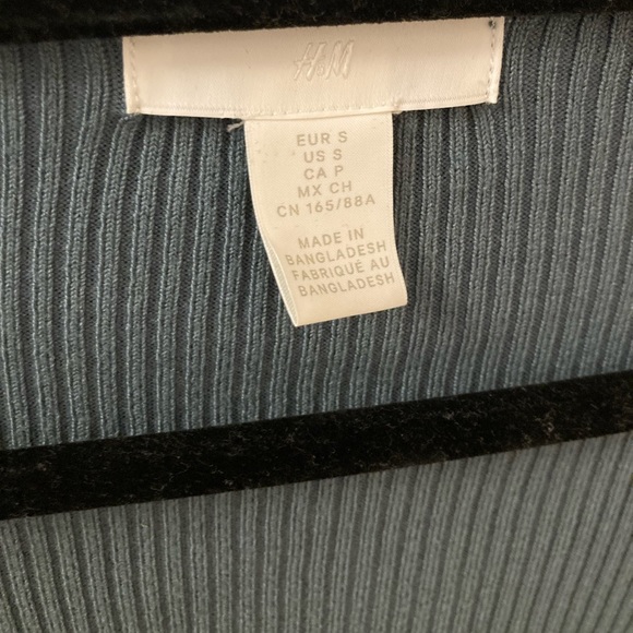 H&M button up blouse - Picture 2 of 2